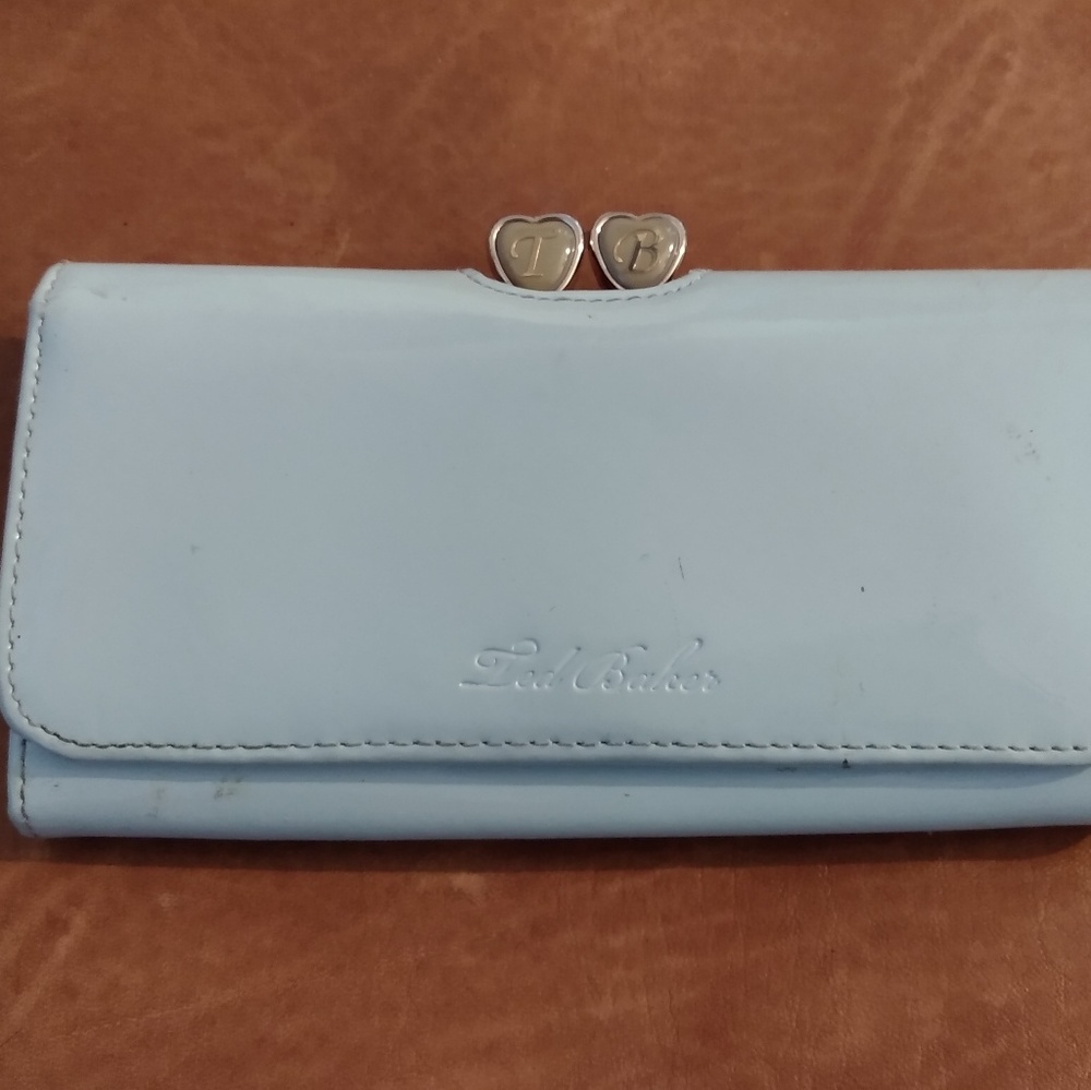 Powder blue heart clasp wallet